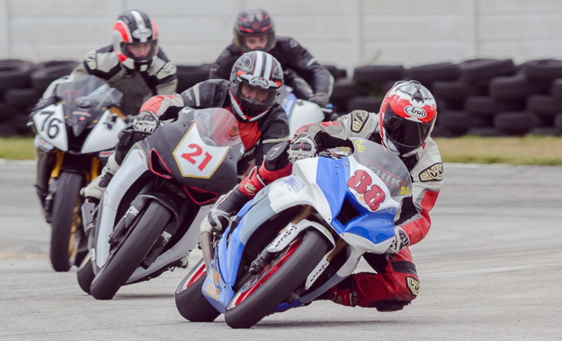 Motorcycle racers at Aldo Scribante Raceway